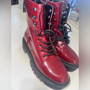 Gorgeous ❤️ brand NEW “GUESS” platform boots